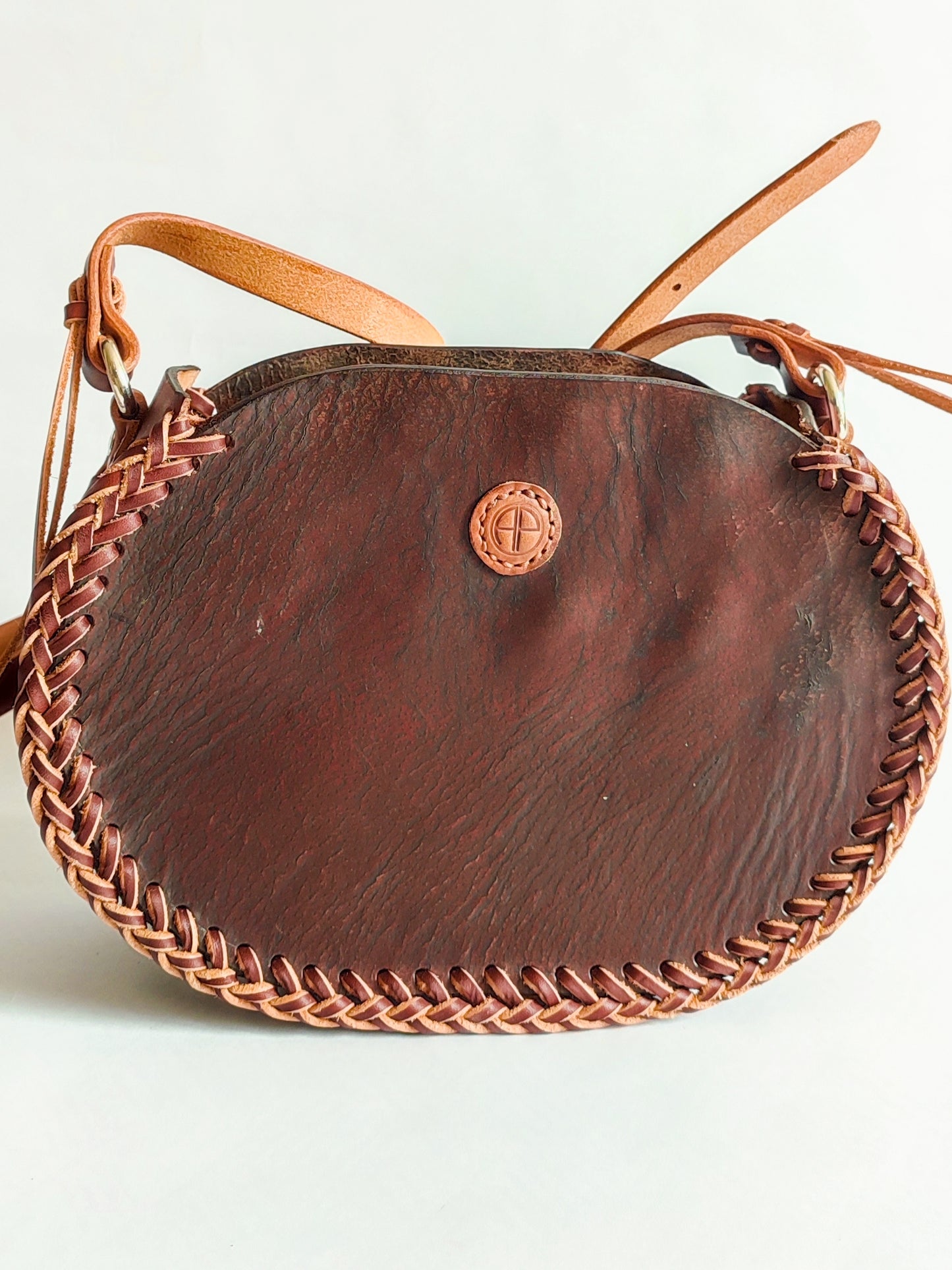 Le sac Oval tressé - Sacoche bandoulière fourre-tout - Cuir de selle recyclée