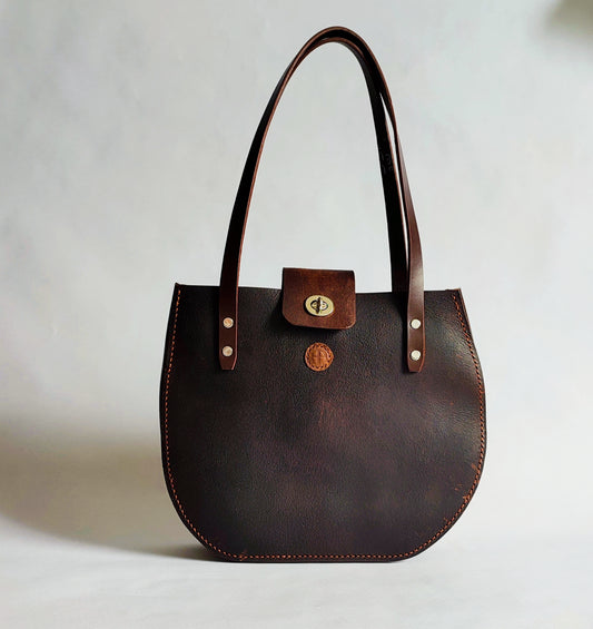 Sac à main marron en cuir recyclé - Quartier de selle d'équitation - style fourre-tout, tote bag.