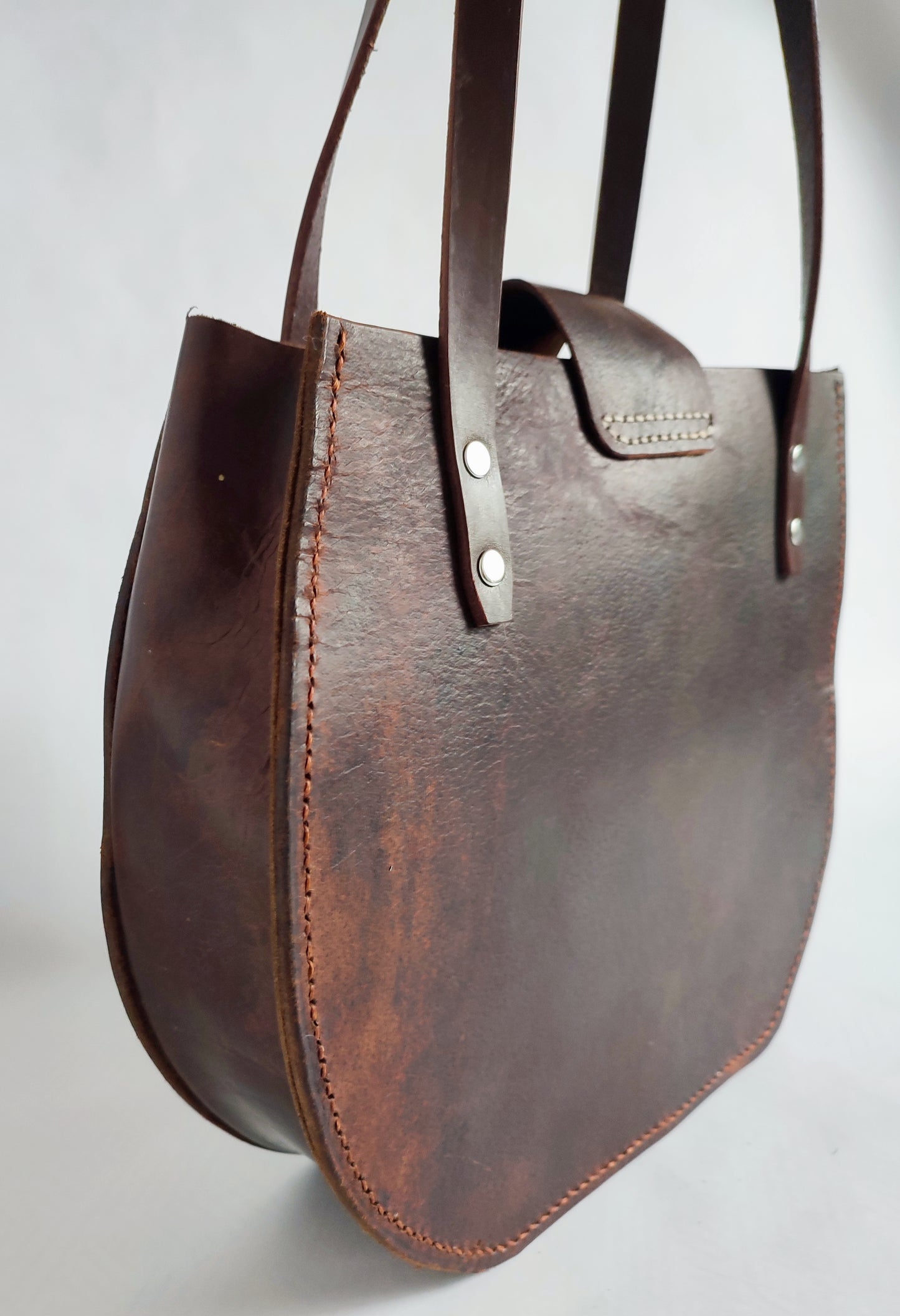 Sac à main marron en cuir recyclé - Quartier de selle d'équitation - style fourre-tout, tote bag.